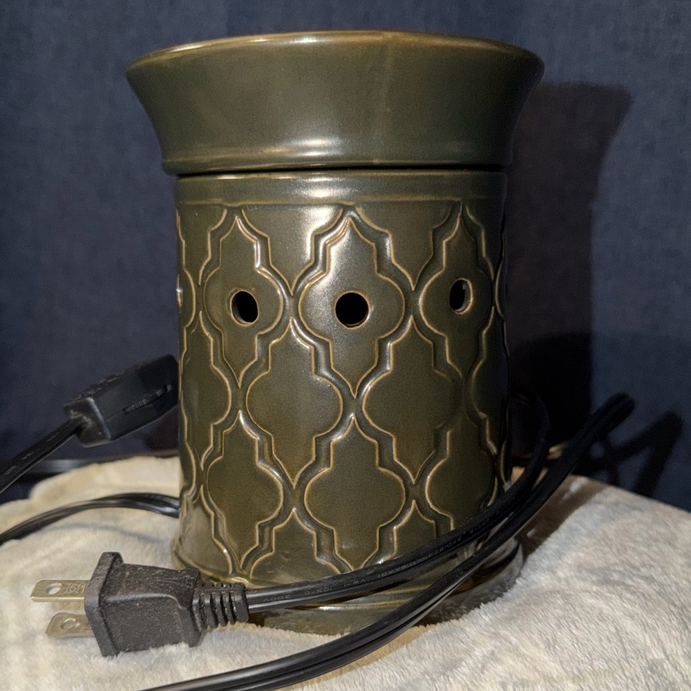 Scentsy Olive Green Electric Wax Warmer “Morocco”